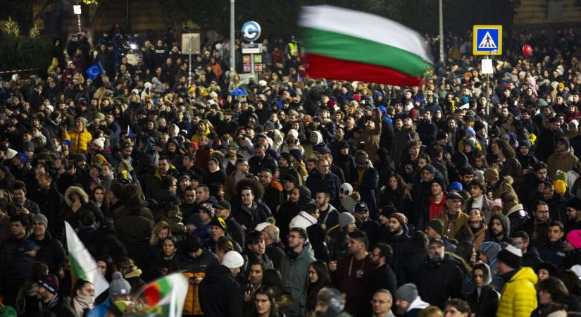 Már minden fontosabb az eurónál, a bevezetését sztrájkok köszöntik, máris tízezrek az utcán