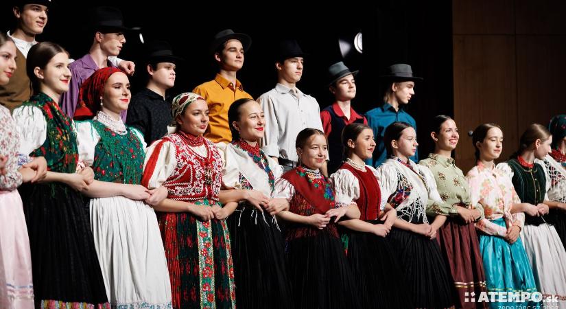 OTT JÁRTUNK: Csodálatos gálaműsorral zárta az évet a megújuló Csallóközi Táncegyüttes (FOTÓK)