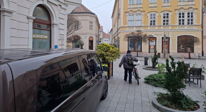 Kiderült, miért jelent meg a TEK Fehérvár Fő utcáján!