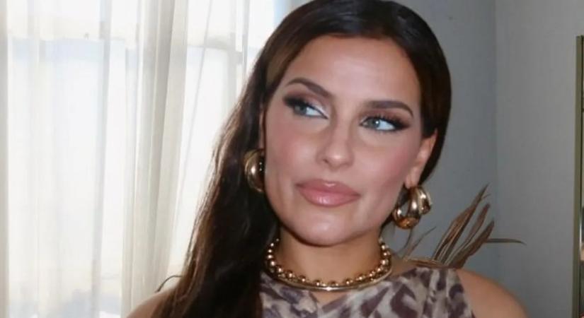Nelly Furtado bombaformában – mellei szinte kibuggyannak a topból
