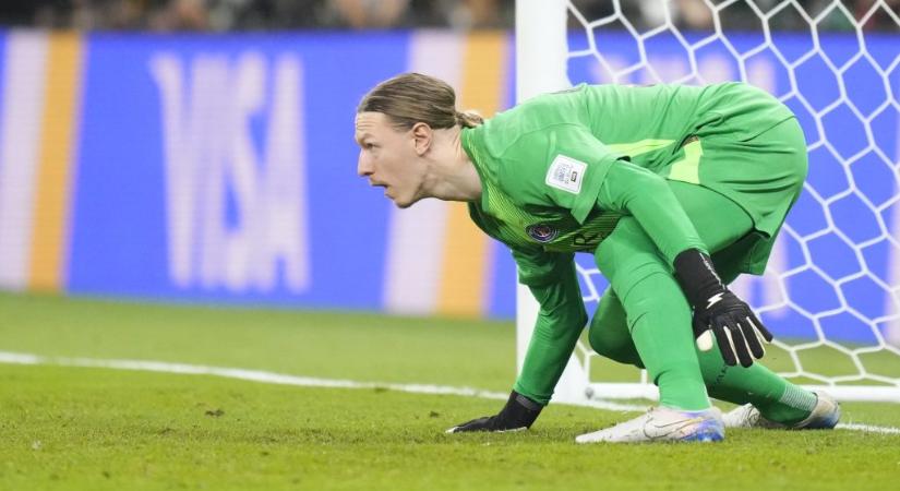 Törött kézzel védte a büntetőket a PSG orosz kapusa