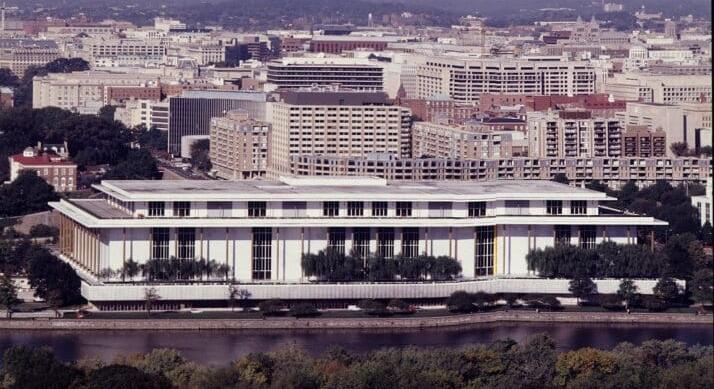 J.F. Kennedy forog a sírjában – Az elnök Trump Kennedy-re nevezné át a Kennedy központot