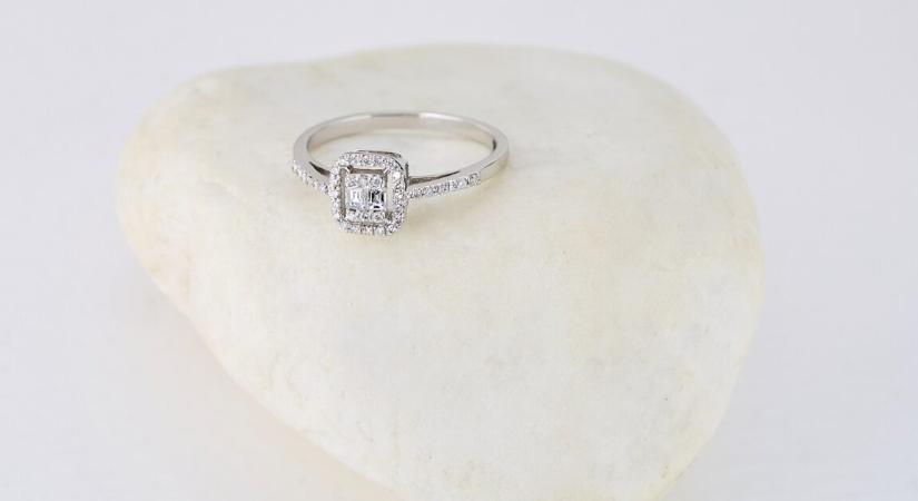 A ehunyt vőlegény anyja azt követeli a nőtől, adja vissza az eljegyzési gyűrűjét