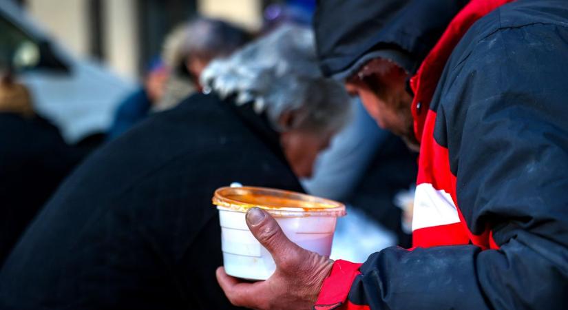 Példát mutattak emberségből a nagycsaládosok – Több száz adag ételt osztottak ki (fotók  videó)