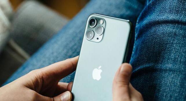 Megjöttek a rajzok: ilyen lesz az iPhone, amit félbe lehet majd hajtani