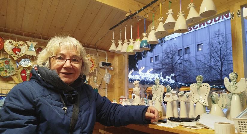 Beköltöztünk Baráth Cseh Ilonka karácsonyi standjába