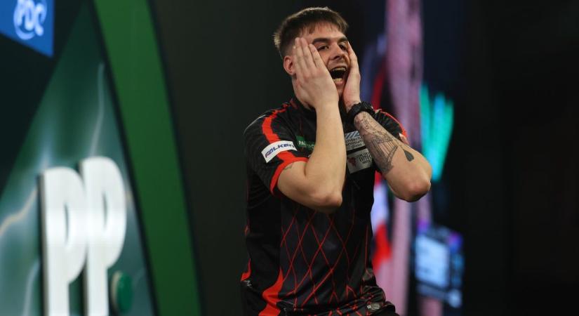 Megbukott a doppingteszten, azonnal kizártak egy dartsost a vébéről