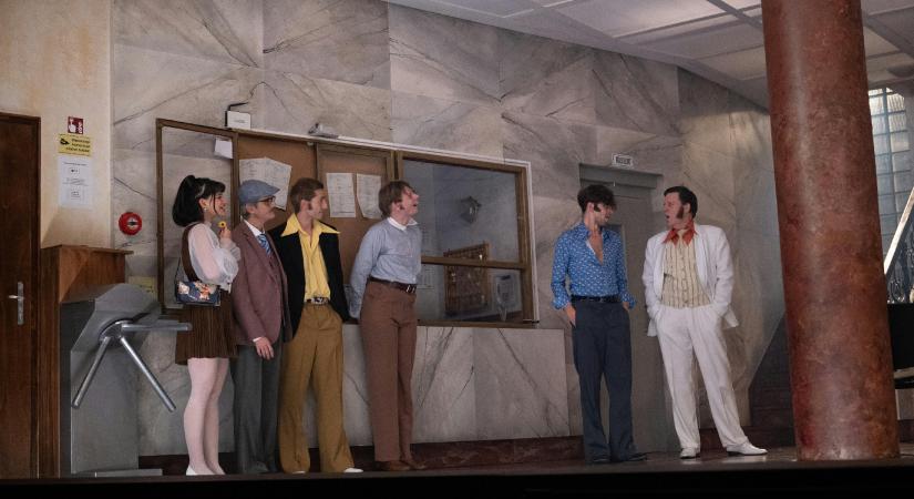 Hamlet ifjabb Vidnyánszky módra – a true horrort szerető fiataloknak is ajánlja a némacsendet Hann Endre szociálpszichológus