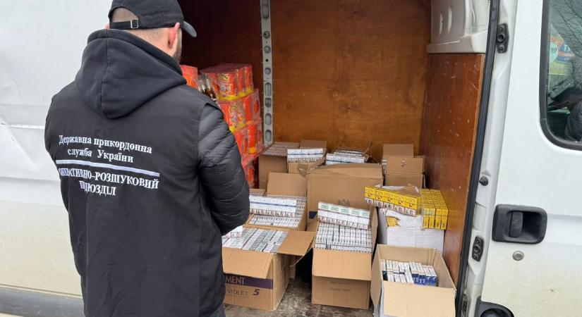 Kárpátalján a határőrök 300 ezer hrivnya értékű hamis cigarettát foglaltak le