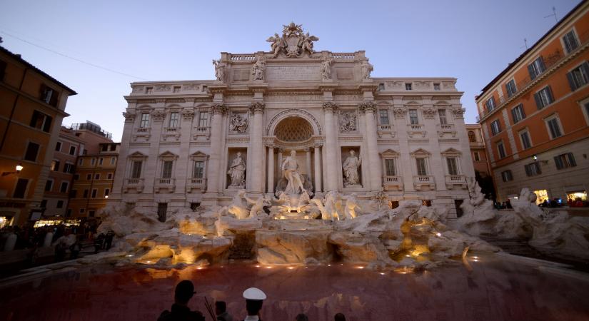 Fizetős lesz a Trevi-kút és öt másik nagy turistahelyszín Rómában, cserébe a helyieknek mindent ingyenessé tesznek