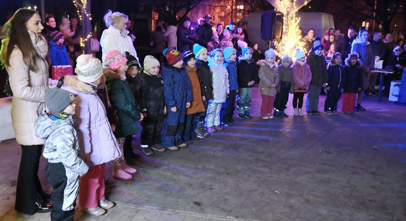 Együtt hangolódtak az ünnepekre a családok a Tócóskertben