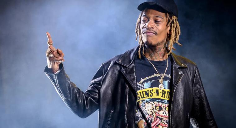 Wiz Khalifa letöltendő börtönbüntetést kapott, mert rágyújtott egy füves cigire a színpadon