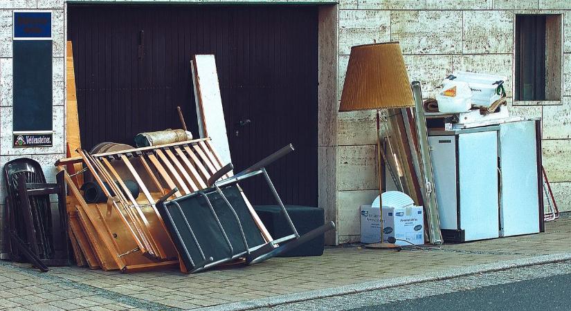 Díszcsomagolásban vitték vissza a kukások egy pestinek az illegálisan kitett szemetét