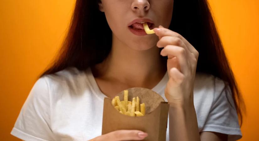 "Összeturmixolom az ételeimet, és az orromon keresztül szívom fel… rettegek, hogy a barátom elhagy, ha megtudja"