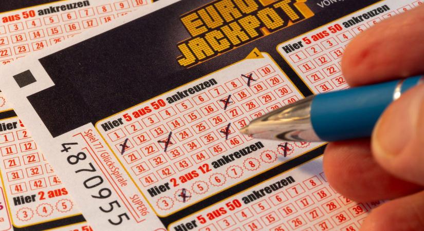 Eurojackpot: elvitték a milliárd forintos nyereményt, szédületes számokkal nyertek többen is