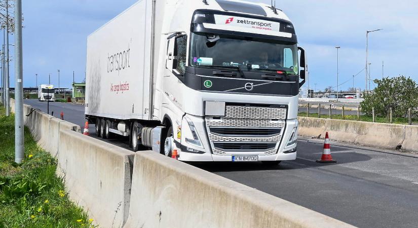 Megvan a megállapodás: két részletben jön az útdíjemelés, ami minden magyar fuvarozót érint