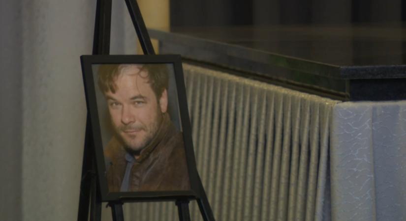 Kálloy Molnár Pétertől búcsúztak a Fiumei úti Sírkertben