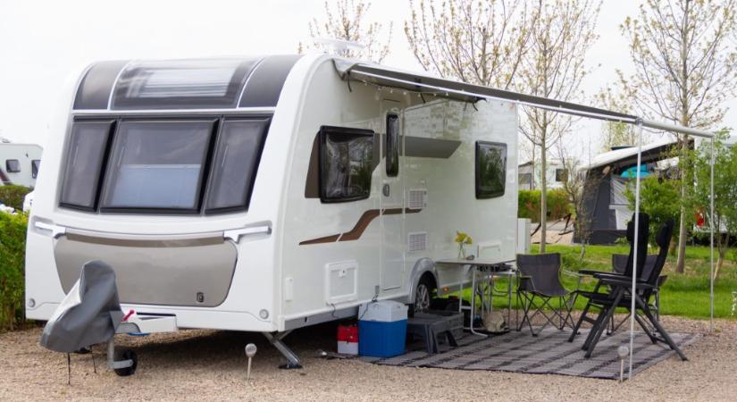 Elítélték a nőt és a szeretőjét, akik egy nyaraláson próbálták megölni a nő férjét