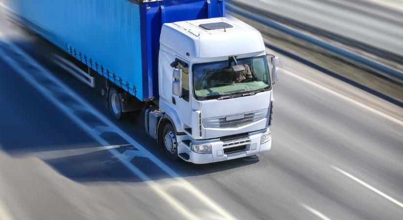 Megállapodott a kormány az érdekképviseletekkel, két részletben emelkednek a fuvardíjak