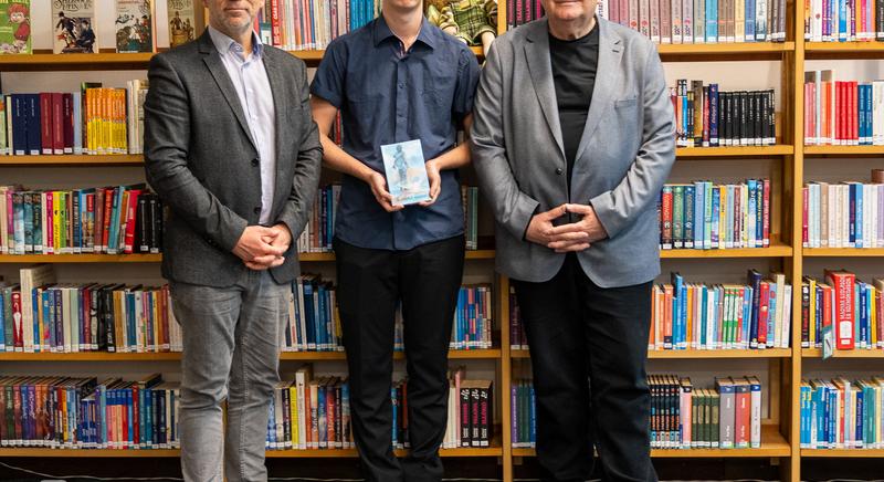 Ünnepi hangulatú, többszörösen telt házas irodalmi esttel zárta az évet a sárvári könyvtár