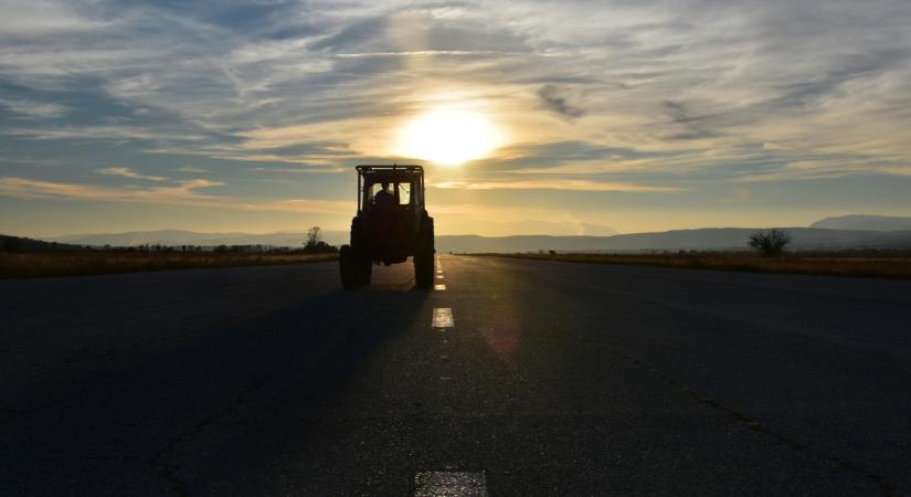 Ilyen traktort vesz most sok magyar: őrület, mennyit adnak el belőle itthon