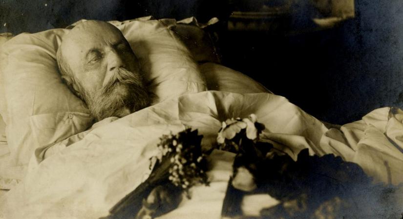 „A szívekben élt, és oda is temetkezett”: Jókai Mór halála