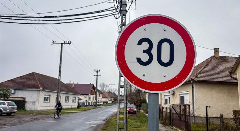 Sokan nem tudják: ilyen bírság jár a 30-as táblánál elkövetett gyorshajtásért