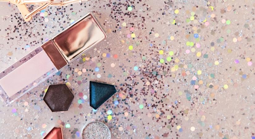 A szezon legszebb ünnepi sminkjei – ellesett, egyszerű trükkök a vörös szőnyegről