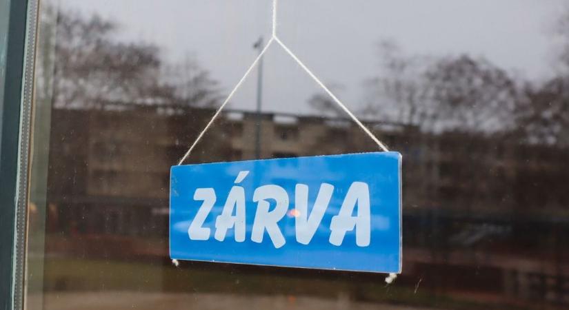 Elgyászolták az egri boltot a vásárlók, 28 év után zárt be a népszerű üzlet