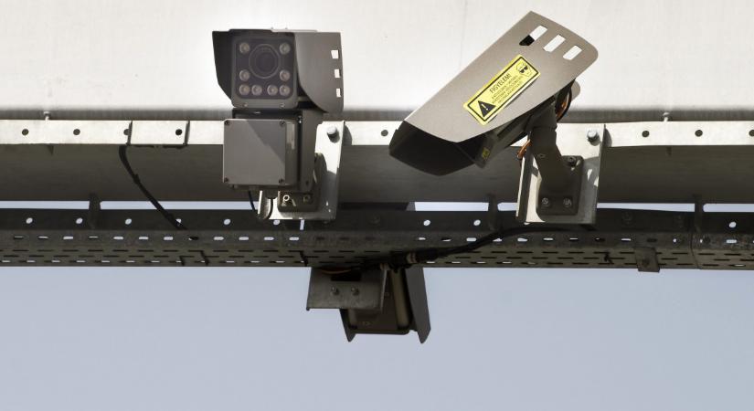 A vicces fotó jól sikerült, de végül magukat jelentették fel a humorautósok