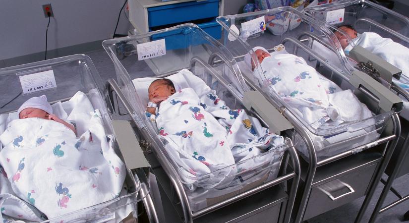 “Az anyának eszébe sem jutott elhagyni a gyermekét” – azt állítja, nem engedték haza az újszülöttjét a kórházból