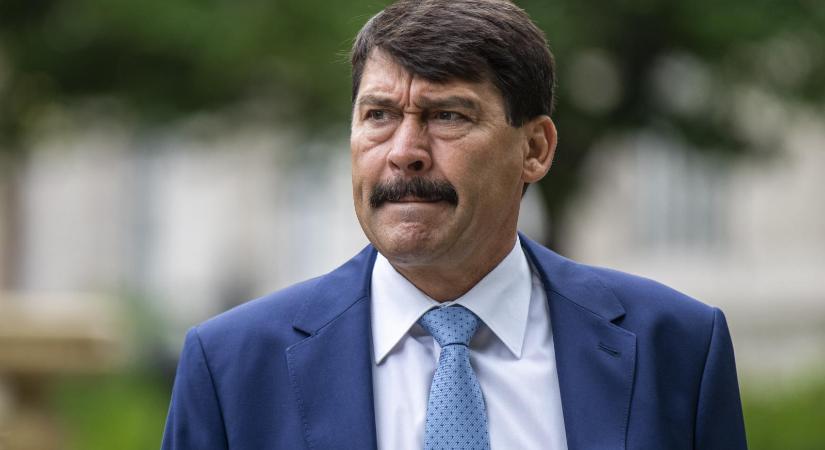 Két év alatt összesen 780 millió forint ment el Schmitt Pál, Áder János és Novák Katalin juttatásaira