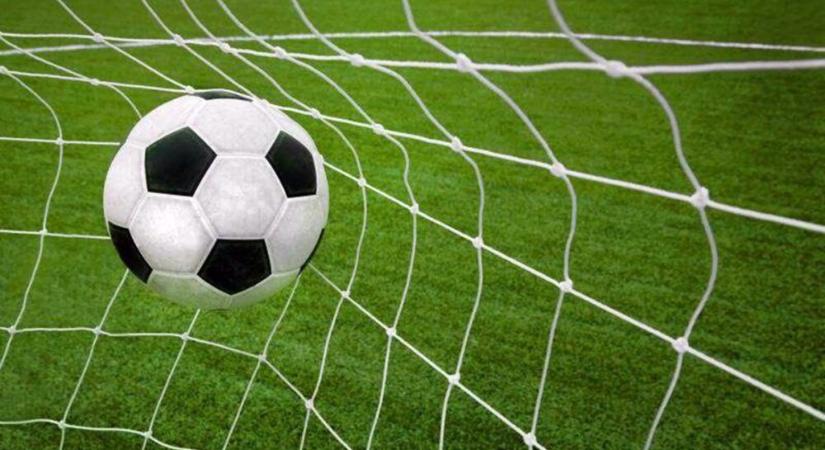 A világ egykori foci-istenei Budapesten rúgják a bőrt