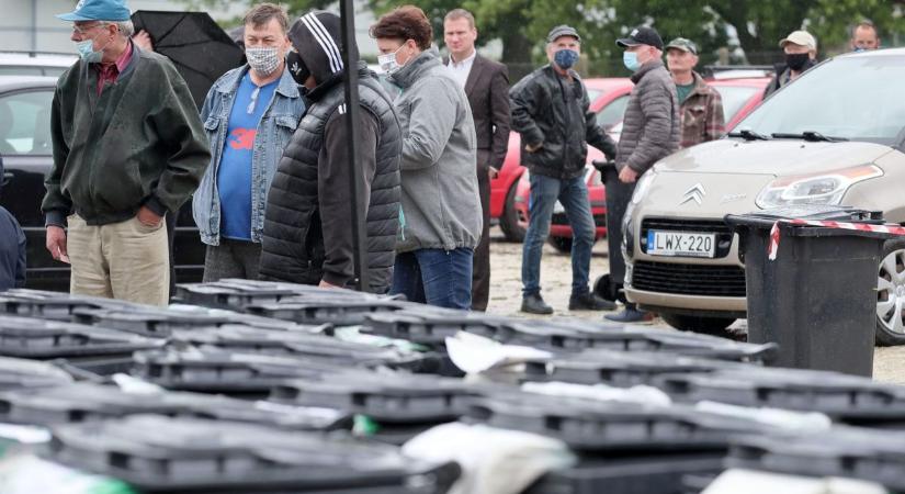 Ingyenesen juthatnak hozzá a szemeteskukákhoz a helyiek