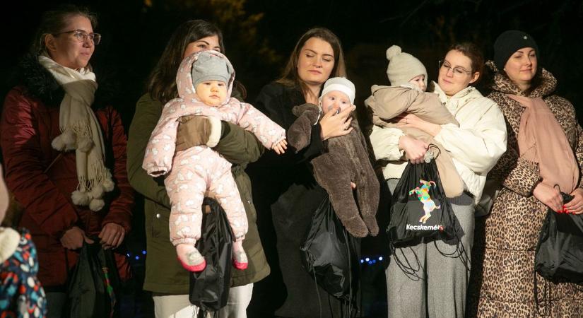 Együtt a koraszülött gyermekekért: felemelő jótékonysági ünnepséget tartott a Petőfiváros – fotók