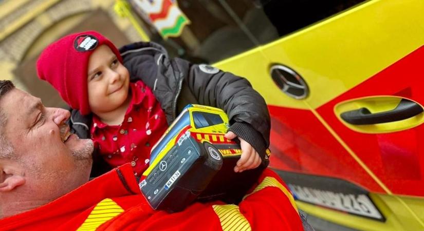 Na szia mentő: végre találkozott a hős kisfiú és az aranyszívű mentős videók