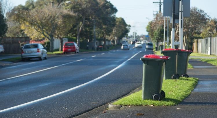 Oka van annak, ha nem ürítik ki a kukát