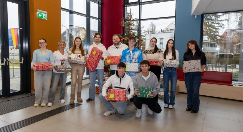 Összefogás: minden korosztály részt vállalt a jótékonysági akcióban – Rászoruló családokhoz kerülnek az Audi-iskola ajándékai