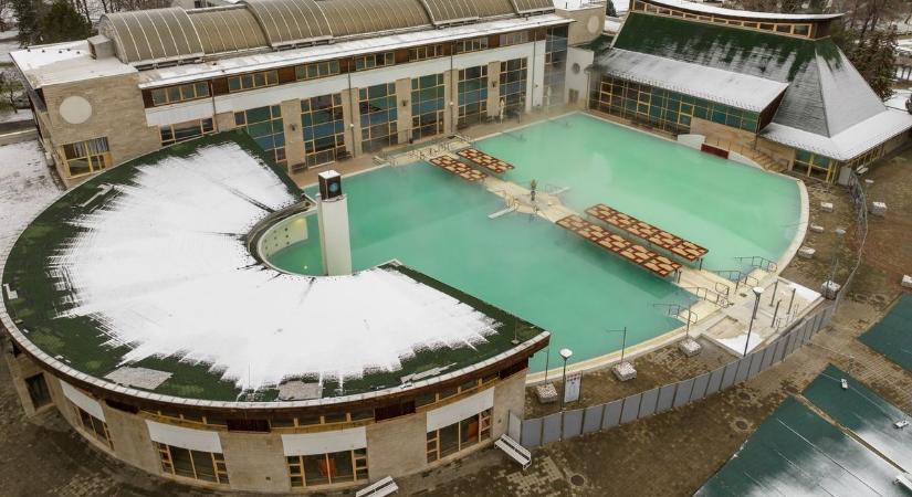 Ünnepi nyitvatartással várja vendégeit a fürdő