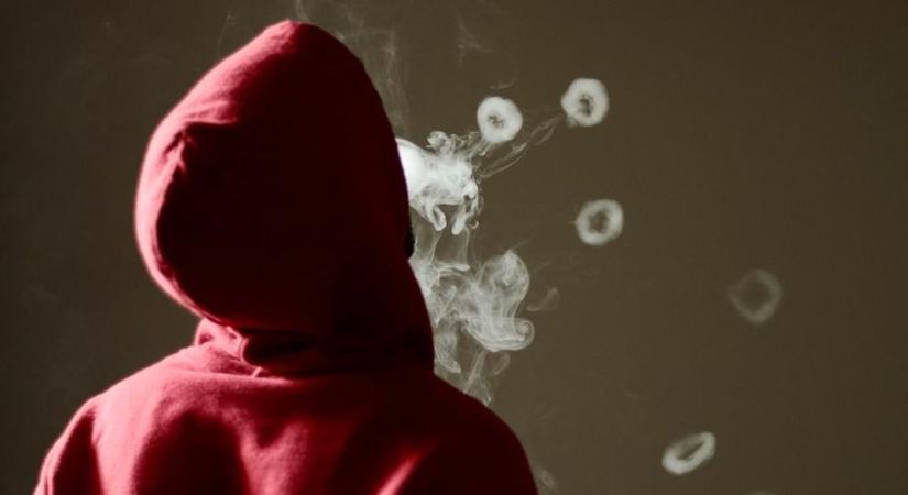 Lebuktak e-cigi-pakolás közben: közel 30 milliós kárt okoztak a költségvetésnek