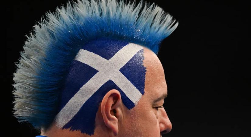 Óriási botrány a darts-vb-n, egymásnak esett a két világbajnok szupersztár