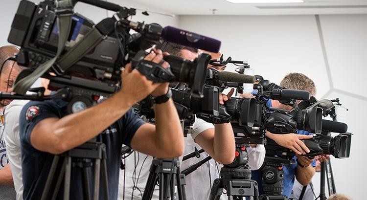 Ma a TV-ben: Élőben a ZTE-MTK, a Paks-Szpari és az ETO-Puskás az NB I-ből, pályán a Liverpool, a Leipzig, a Chelsea, a City és az Arsenal, Real-Sevilla és Juve-Roma párharc is lesz