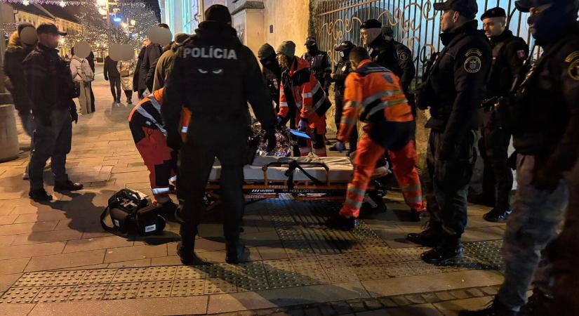 Hirtelen összeesett, rendőrök mentették meg a nő életét