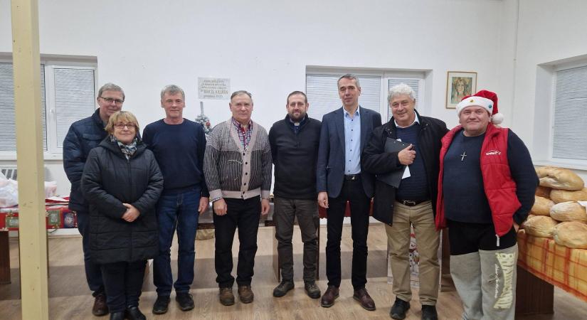 Adventi szeretetasztal a szőgyéni Csemadok és a Mária Légió közös szervezésében