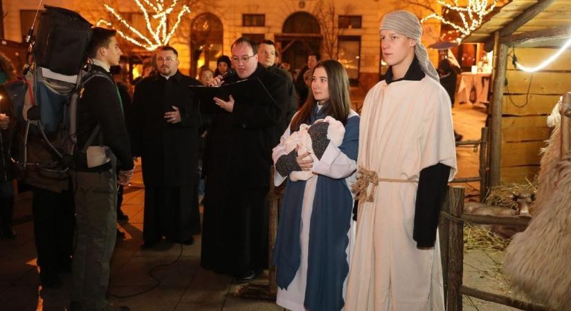 Pécs belvárosában keres szállást idén is a Szent Család