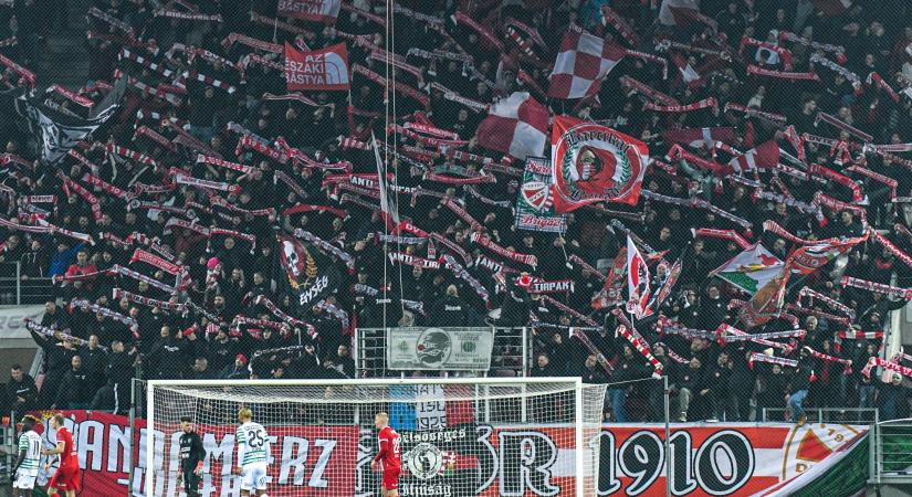 Elfogyott a türelem Diósgyőrben: A drukkerek a klubház elé vonultak a Fradi elleni vereség után - fotók