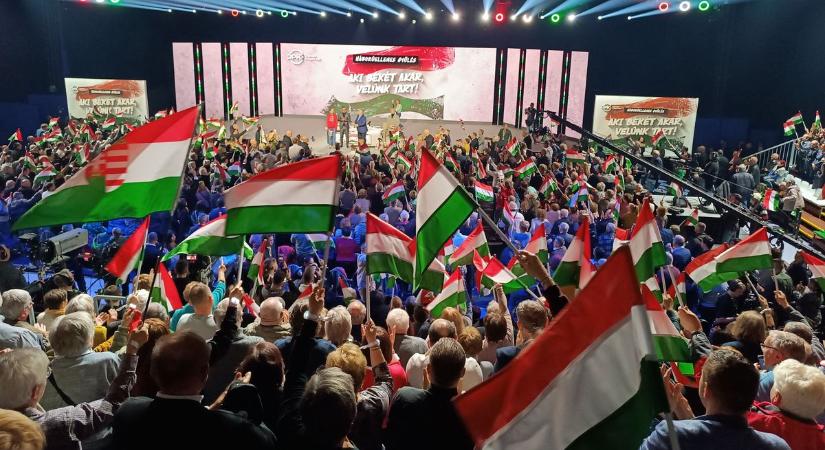 Hamarosan kezdődik a szegedi háborúellenes gyűlés – kövesse nálunk az eseményeket percről percre!