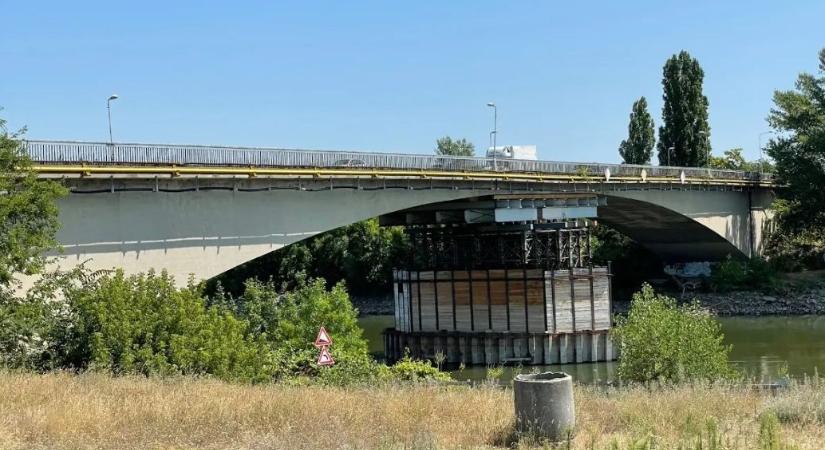 Több mint négy millió euróból újítanak fel két kulcsfontosságú hidat Komáromban