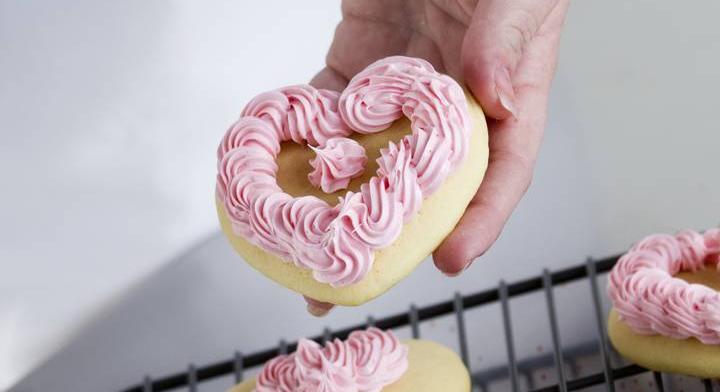 Így készíts tökéletes vajkrémet a sütikre: a legfinomabb dekoráció