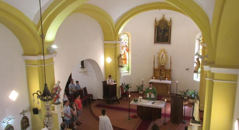 Negyven év után újra megszólalt a lábodi harang, a legendás plébánosra emlékeztek a somogyi faluban